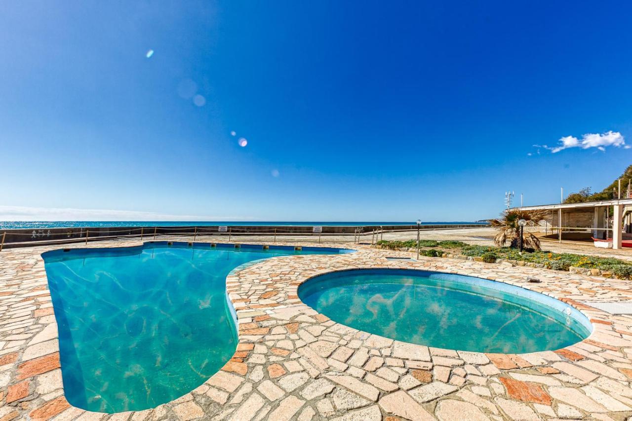 Casaviva - Grazioso Bilocale Sul Mare A Ospedaletti Apartamento Exterior foto