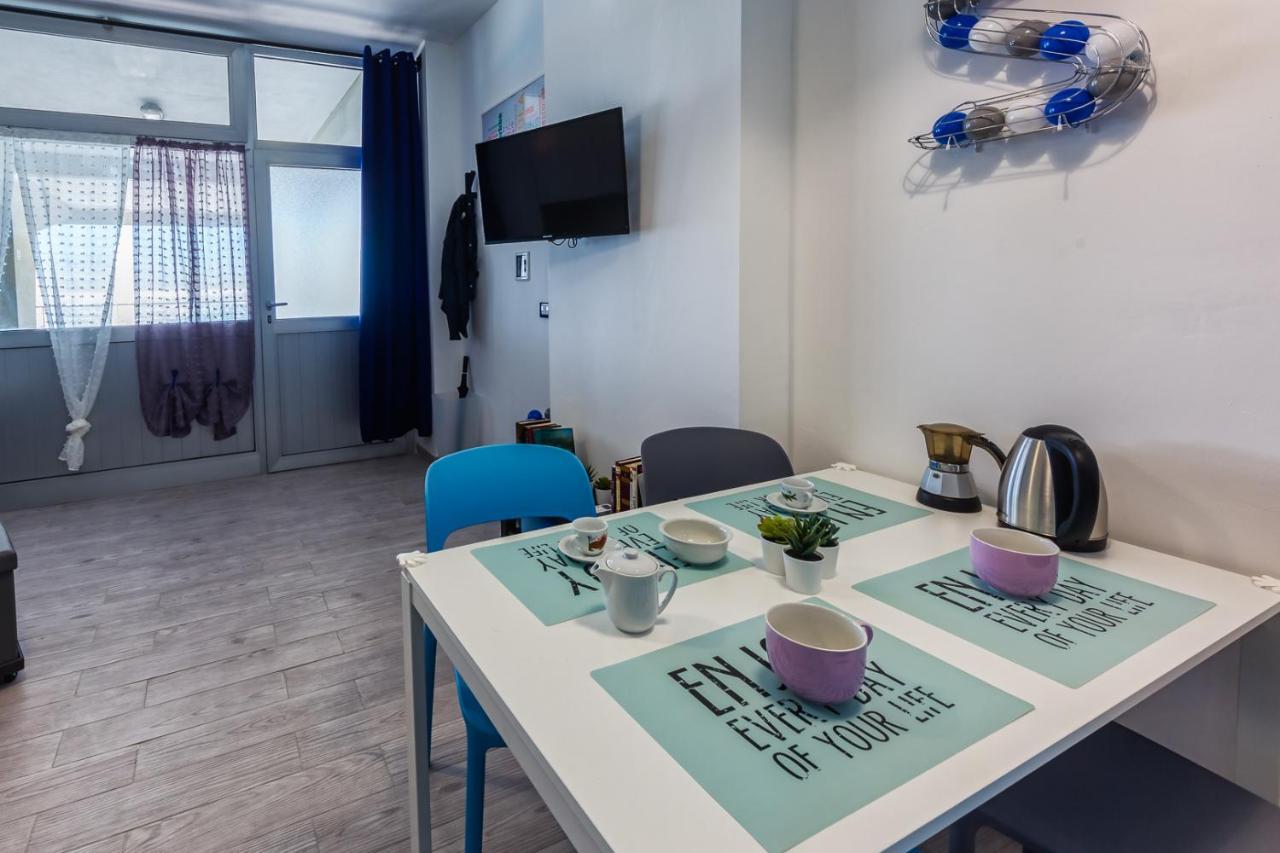Casaviva - Grazioso Bilocale Sul Mare A Ospedaletti Apartamento Exterior foto